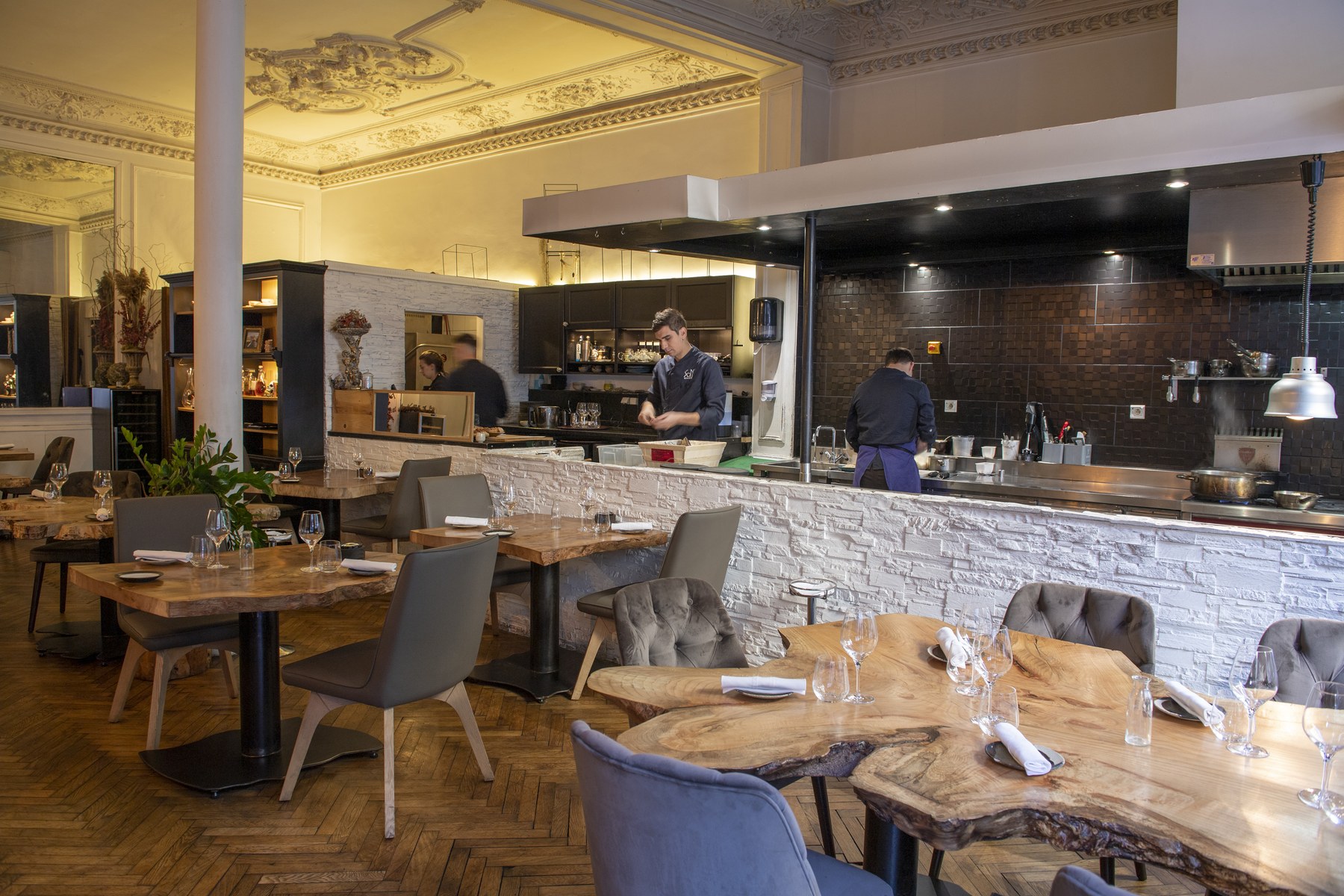 La salle de Son’ et sa cuisine ouverte